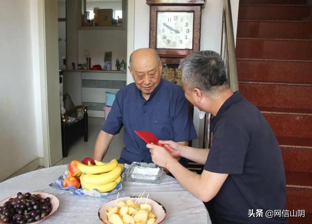 王世杰走访慰问退休老干部老党员